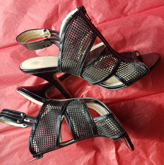 Heels - Picture 2 of 5